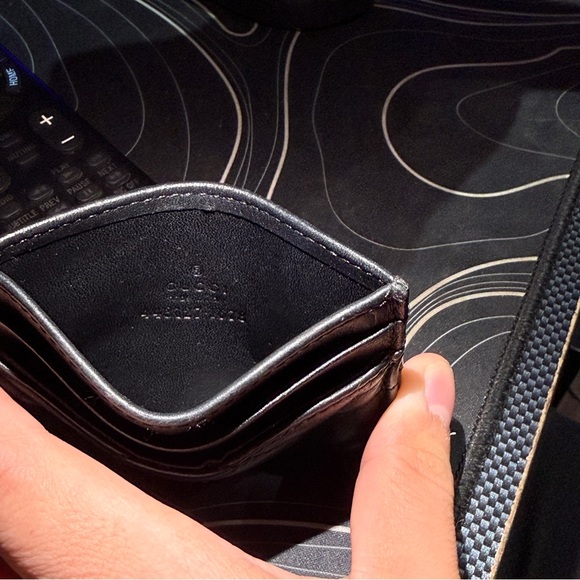 Gucci Quilted Black Card Holder with Gold Logo - Picture 7 of 7